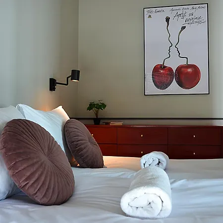 Center - Amber Sky By Apartmore