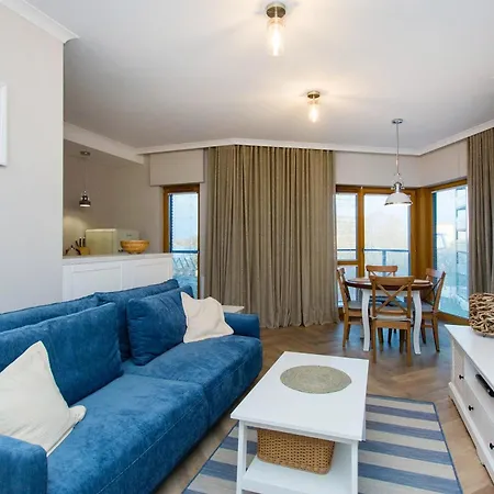 Apartahotel Center - Amber Sky By Apartmore 4*