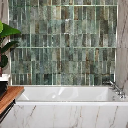 Center - Amber Sky By Apartmore 4*