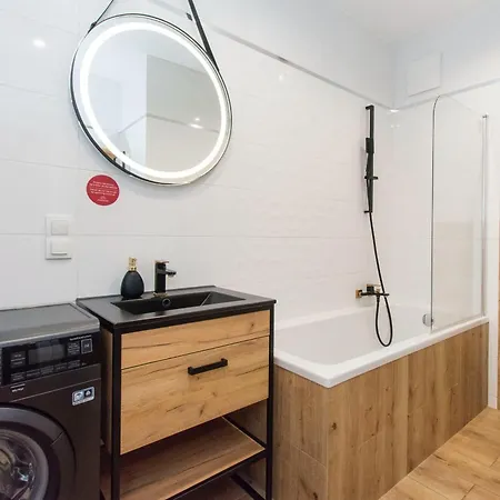 Center - Amber Sky By Apartmore