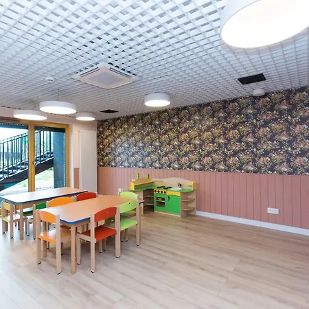 Center - Amber Sky By Apartmore